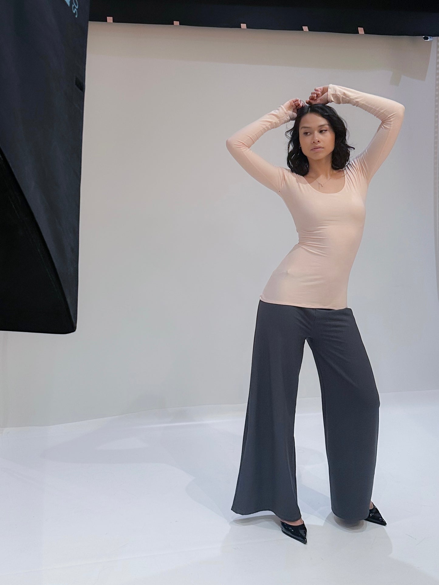 Le pantalon WIDE LEG A/H GRIS ANTHRACITE